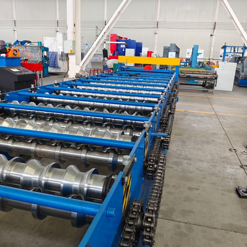 Side view of trapezoidal roof roll forming equipment