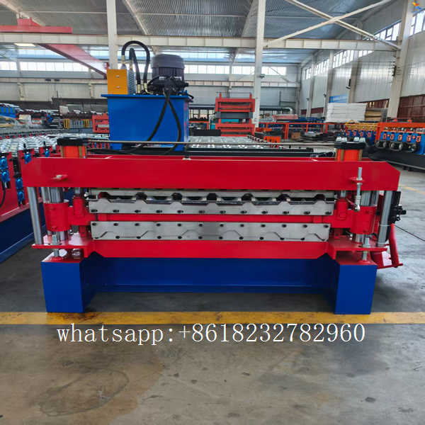 Double-layer roll forming machine